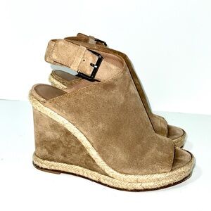 Vince Evangeline Taupe Beige Peep Toe Suede Buckle Espadrille Wedges Size 7